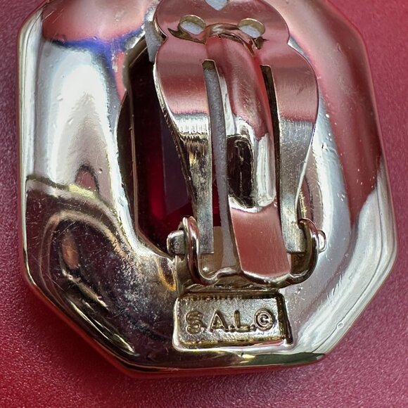 VTG Large SwarovskI S.A.L. Red & Clear Crystal Clip Earrings - Picture 12 of 15